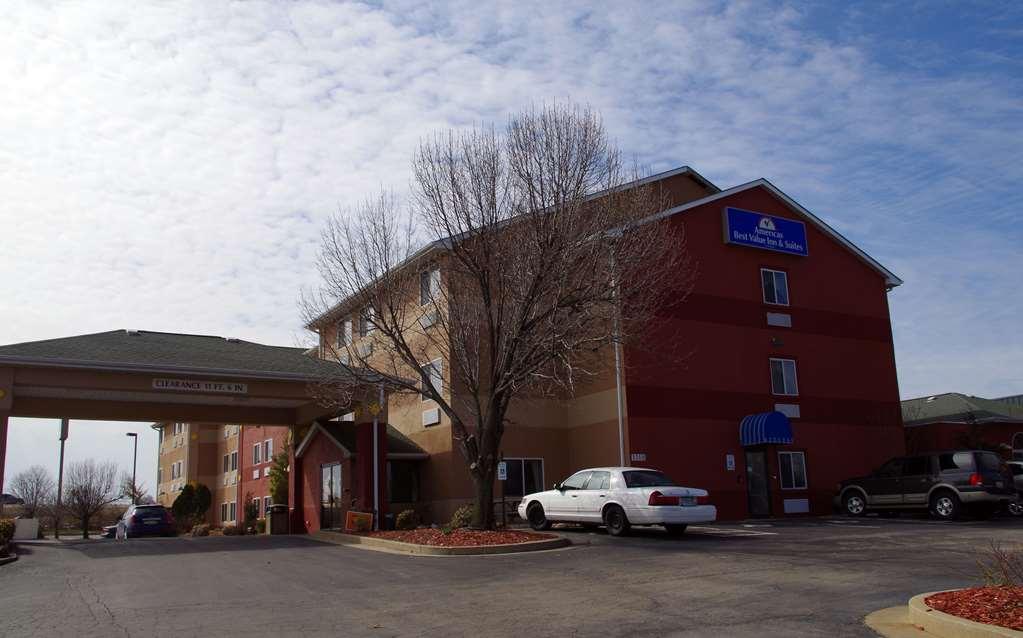Americas Best Value Inn And Suites Saint Charles Екстериор снимка