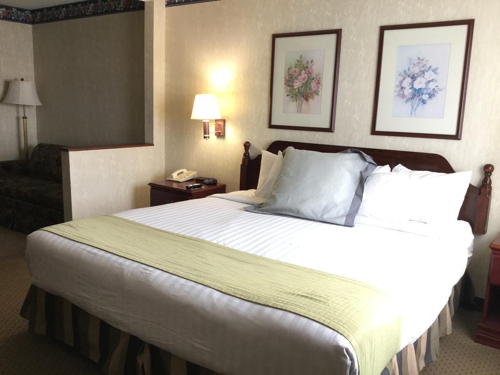 Americas Best Value Inn And Suites Saint Charles Екстериор снимка