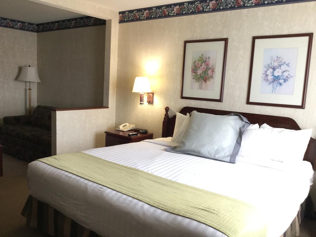 Americas Best Value Inn And Suites Saint Charles Екстериор снимка