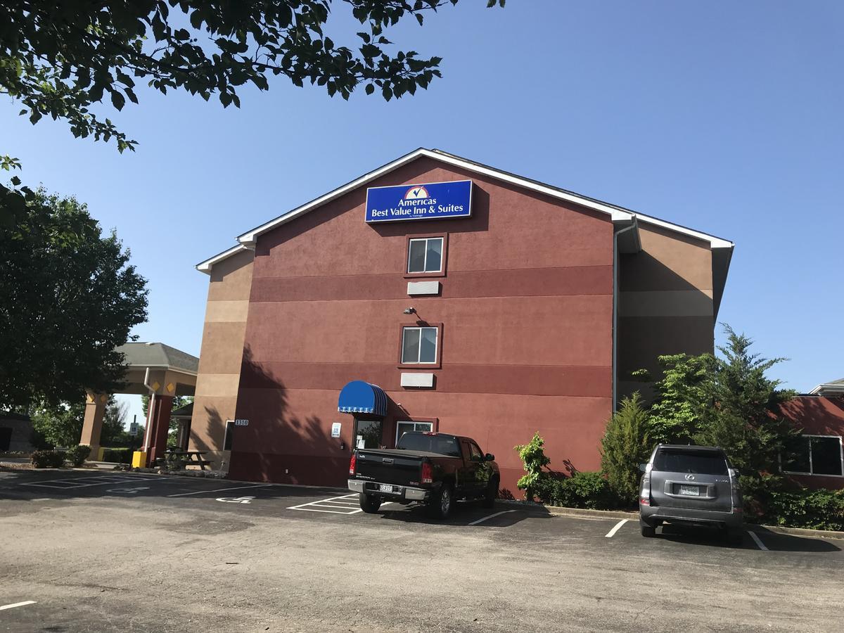 Americas Best Value Inn And Suites Saint Charles Екстериор снимка