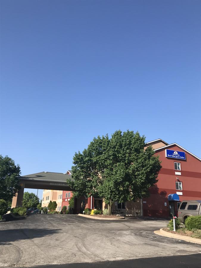 Americas Best Value Inn And Suites Saint Charles Екстериор снимка