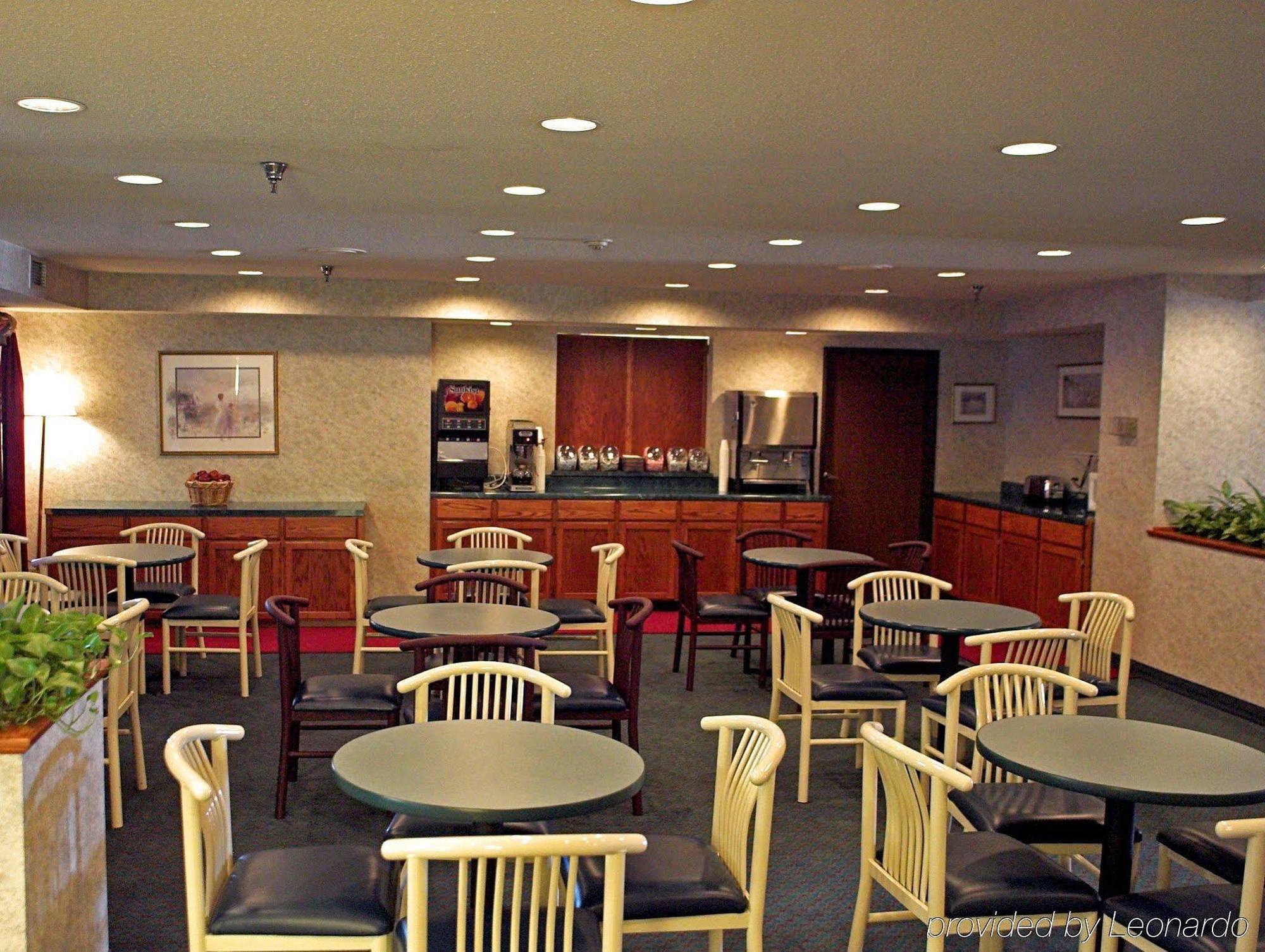 Americas Best Value Inn And Suites Saint Charles Екстериор снимка